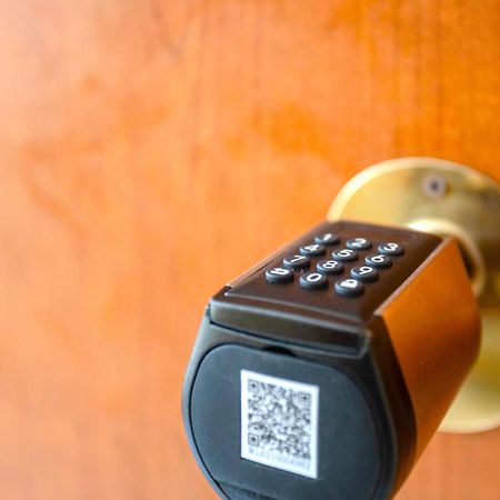 Hostly - Vittoria House - Near The Center With Private Parking Apartment Наполи Екстериор снимка