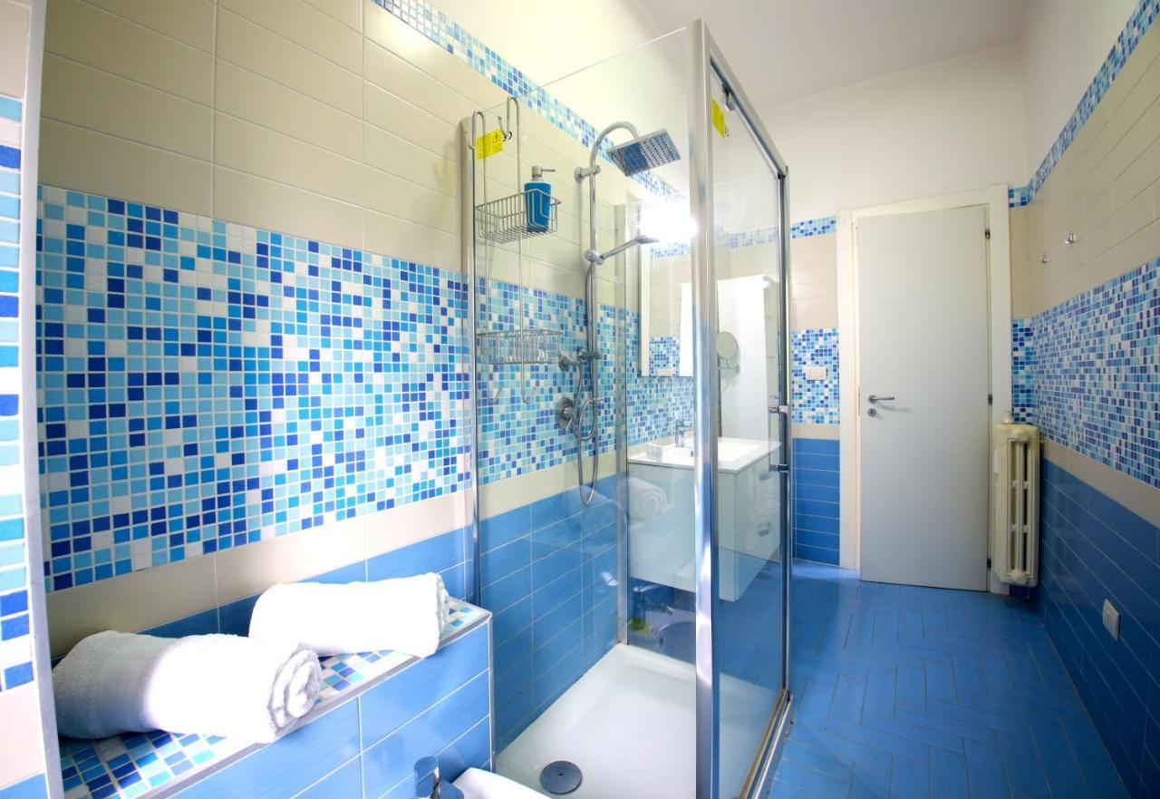 Hostly - Vittoria House - Near The Center With Private Parking Apartment Наполи Екстериор снимка