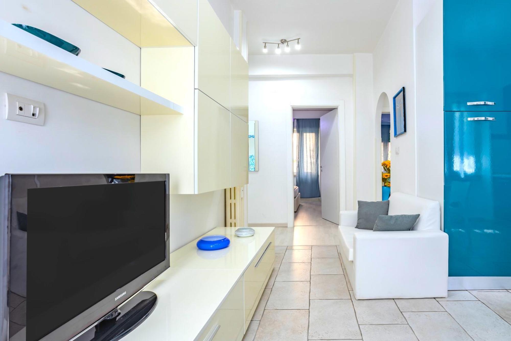 Hostly - Vittoria House - Near The Center With Private Parking Apartment Наполи Екстериор снимка